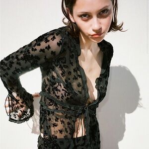 Realisation Par THE ANAÏS size L Sheer Black Floral Lace Tie-Front Top